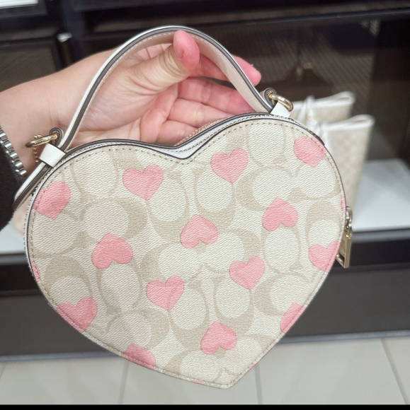 Coach Heart Crossbody In Signature Canvas With Heart Print CP021 NWT - Picture 2 of 11